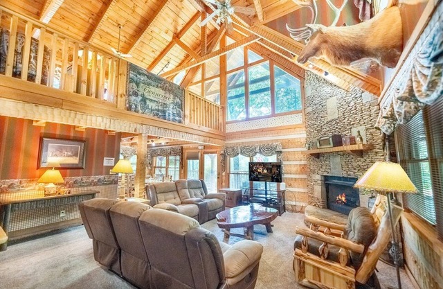 Big Kahuna Lodge 3 Bedroom Cabin by RedAwning