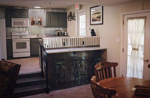 Big or Small Family, Your Lake Escape Awaits!
