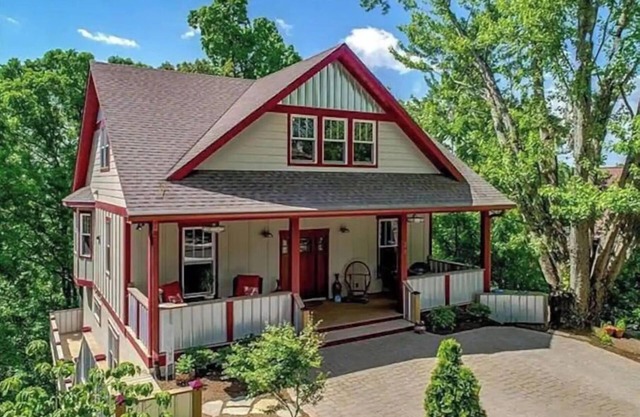 Biltmore Hideaway - Luxury Urban Tree Top Retreat
