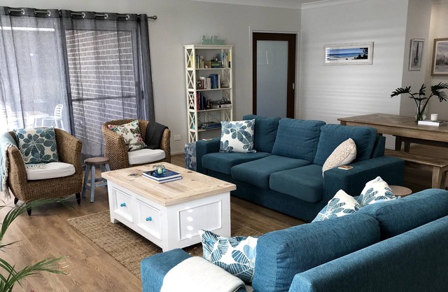 Bimbala Dolphin Point- 4 bedroom coastal home