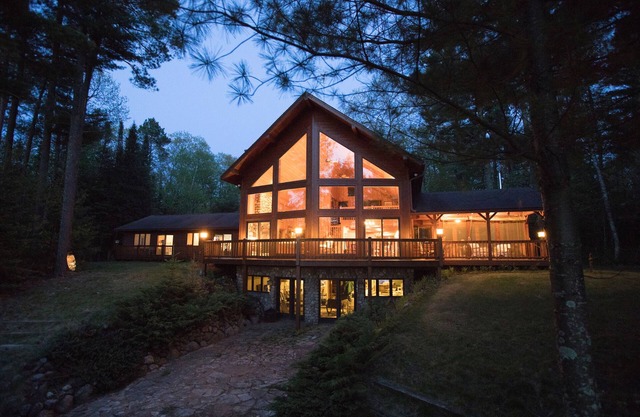 BIRCH BRAE- Spectacular House On Big Lake For An Amazing Northwoods Experience!