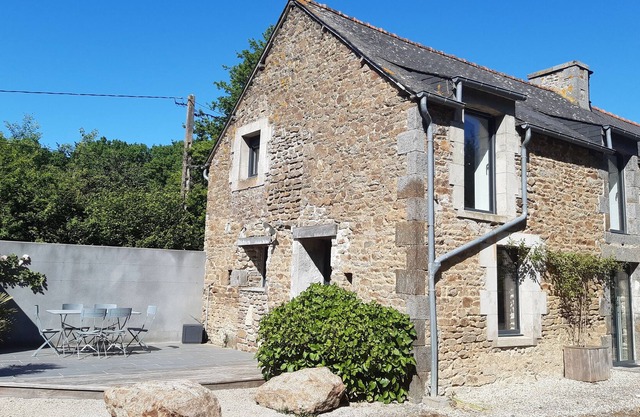 Birds singing near Saint-Malo and Dinan