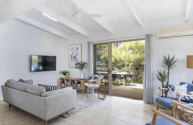 Birdsea House - Tranquil, leafy home in the heart of Narrawallee
