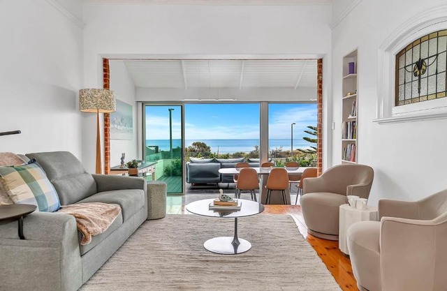 Birdy Beach House - An Idyllic Oceanfront Lifestyle