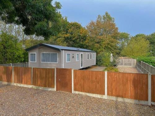 Bishy Barnabee, Waxham, nr Sea Palling, Dog friendly, Private path to the beach