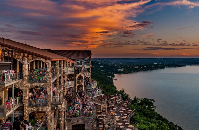 Black Pearl! Near Lake Travis Safe Hood, Large Entertainment area