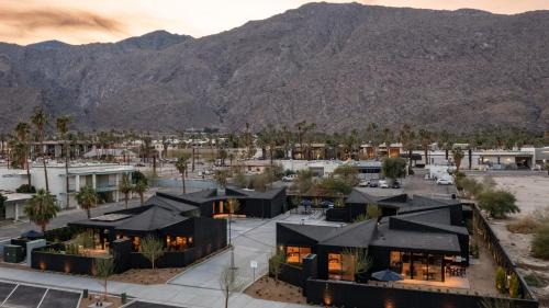 Blackhaus Full Buyout by AvantStay 16-Room Hotel