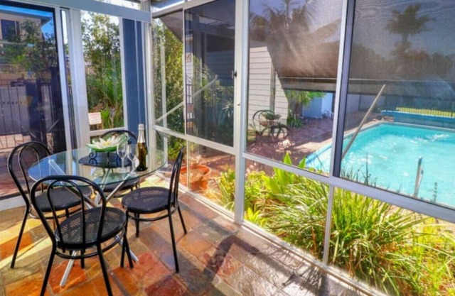 Blacksmiths Sea Breeze-pool and walk to the beach!