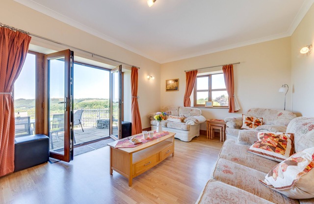 Blaenlli - Three Bedroom House, Sleeps 6