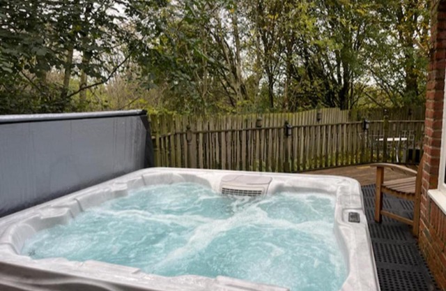 BlaydonBurn - Sleeps 4 5 - Parking - HotTub - Yard