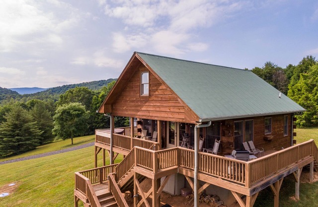 Blessed Sunset Getaway- Hot Tub! Sunrises! Sunsets! Large Deck!