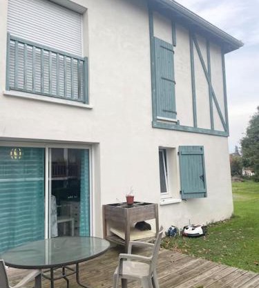 Bleu Lagon-T2 en RDC proche centre ville avec terrasse labellisé PMR