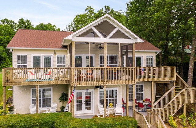 Blue Door: 4 BR, 2.5 BA in Arley, Sleeps 12