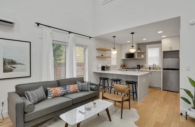 Blue Door Loft at the Heart of Mississippi Ave