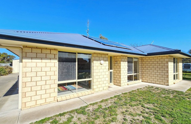 Blue Sands - Located within 500 meters of Robe's famous Long Beach.