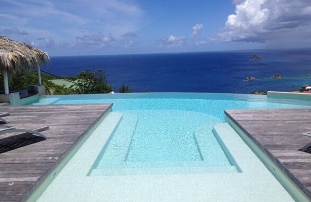 Blue Swan - Luxury 4 Bedroom Villa in Lurin St Barts