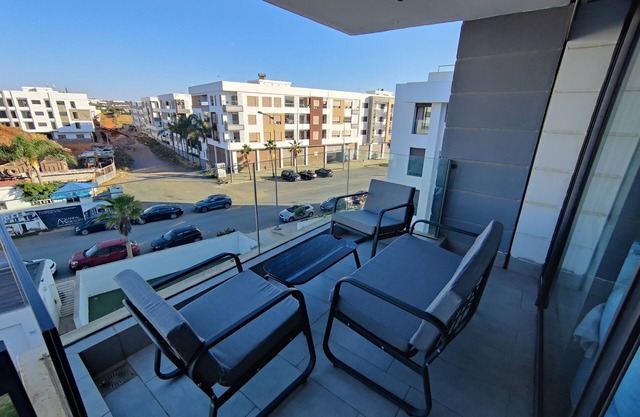 Blue Themed Vacation Condo close to the beach and with view on the pool