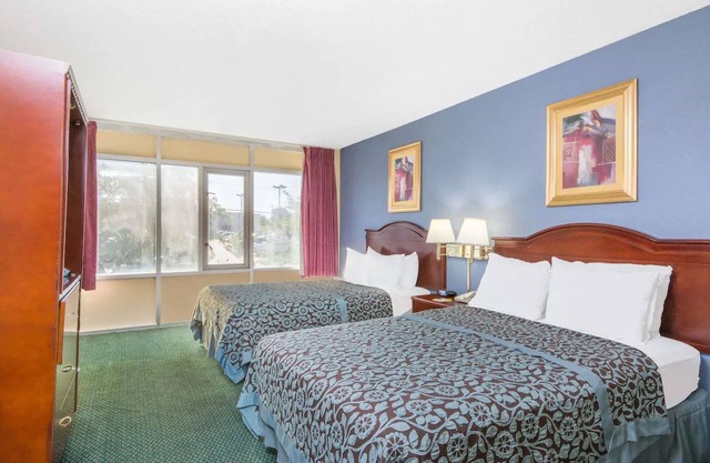 Blue Way Inn & Suites Wichita East-2 Queen Bed Non Smoking