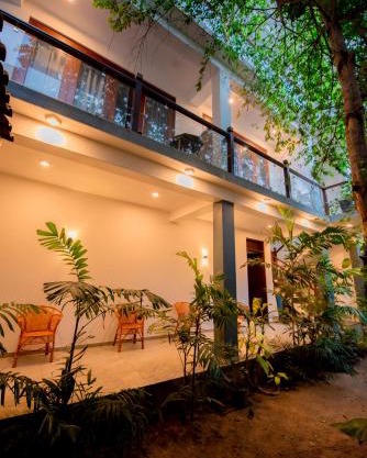 BLUE WHALES HOTEL
