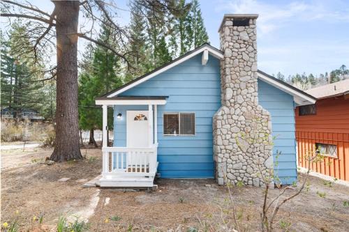 Bluebird Cabin, Indoor Fireplace, Next to Lake!