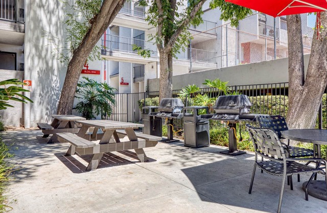 Blueground | Glendale 1bd apartment