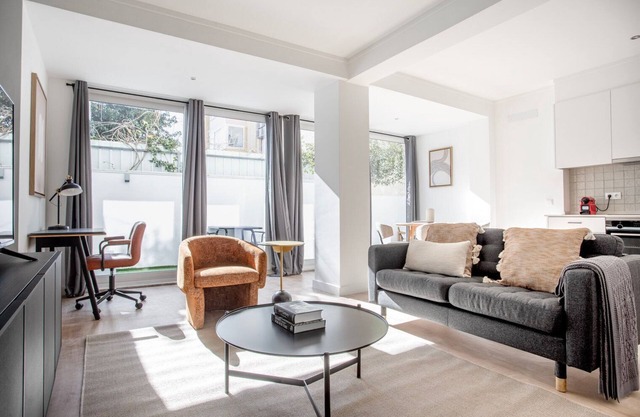 Blueground | Lapa, fully furnished
