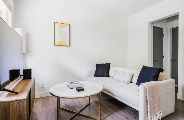 Blueground | Mar Vista, nr Venice Beach & w/d