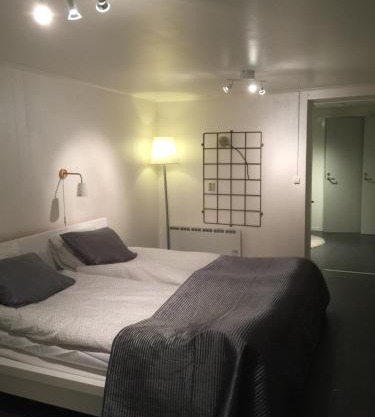 Bo i Bruno Mathsson designat hus centralt i Värnamo