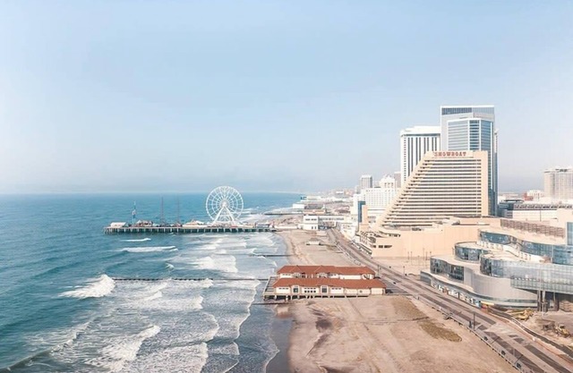 Boardwalk Cozysuites Beachfront 2BR 3BA Condo