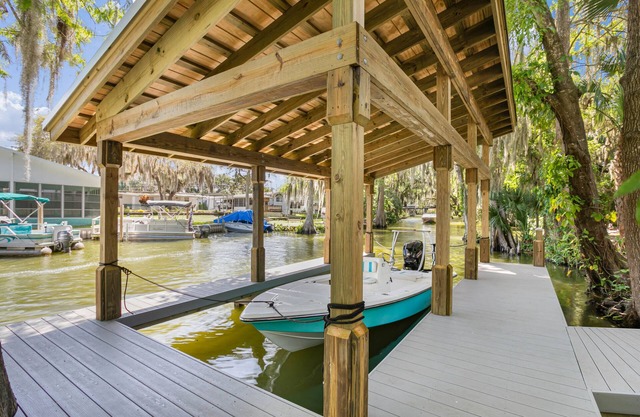 Boaters Paradise! In Central Florida on the Dora Canal & Harris chain of lakes!☀️