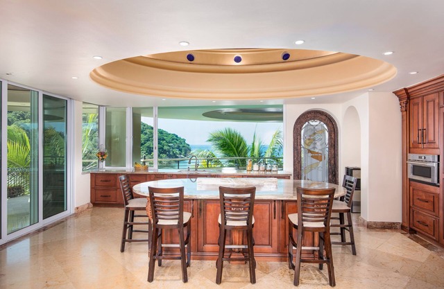 Boca de Tomatlán Luxury Ocean Frontage Villa