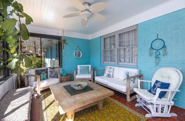 Boho by the Water! 1750sqft - Fishing & sleeps 11!