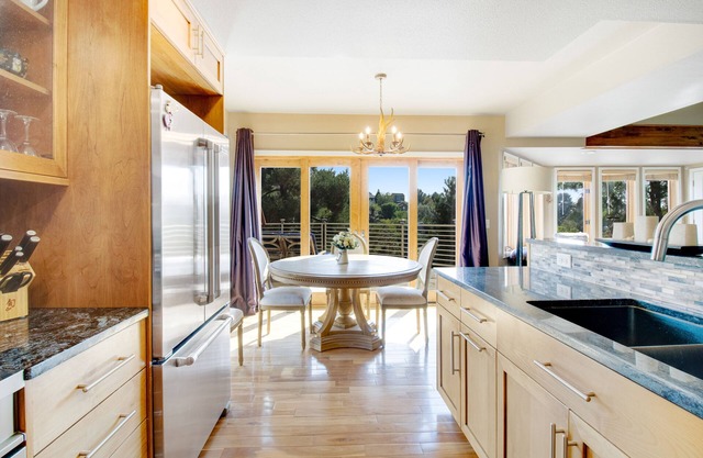 Boise Gem w/fast WiFi, stunning views, hot tub, hiking nearby, & large deck