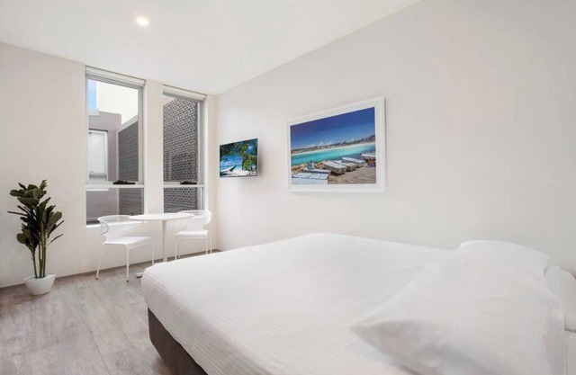 BONDI BEACH STUDIOS: III