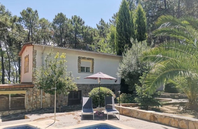 Bonita Casa en el Bosque - El Tiemblo