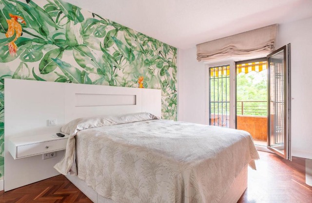Bonita habitación con balcón