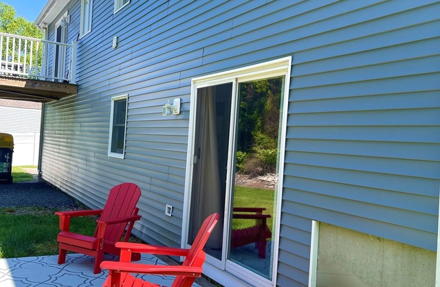 Bonnet Shores 6 Bed 3 Bath in Bonnet on Neighborhood shuttle to Beach