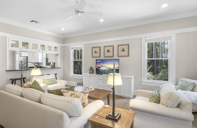 Book for a Fall Getaway! Community Pools! 3 Adult Bikes! Natural Green Space and Parks!