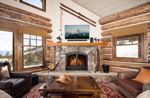 Book for Festive Getaways! Spacious Cabin with Mountain Views and Private Hot Tub!