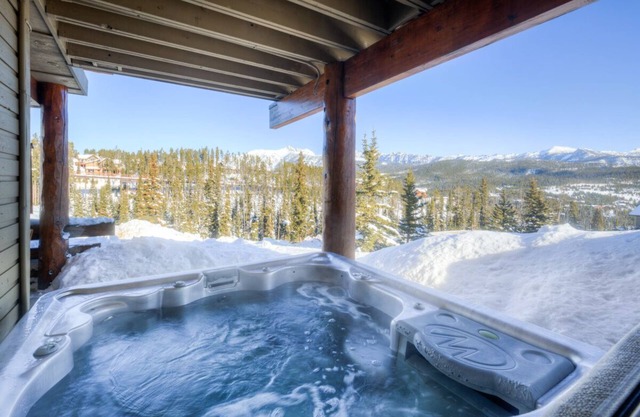 Book for Holiday Stays! Slopeside Townhome with Mountain Views, WIFI and Private Hot Tub!