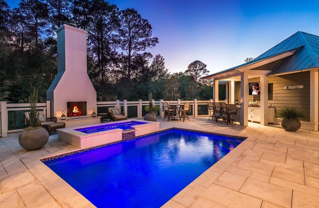 Book Now for Fall Stays! Private Heated Pool & Sitting Spa! Fantastic Amenities! Books up fast!