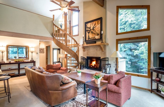 Book Now for Winter! Luxurious Townhome Steps from Warm Springs with Private Hot Tub, and Firepit