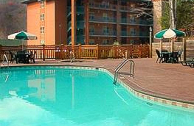BOOK NOW-OVERLOOKING GBURG Top of Mountain FAMILY SIZED CONDO