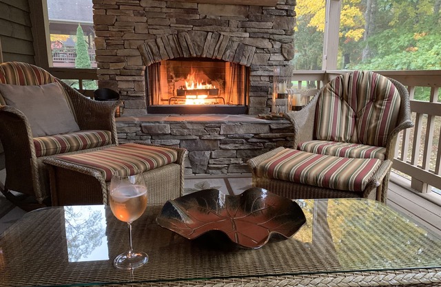 BOOK NOW & SAVE! Relax in the Mountains, Fireplaces & Waterfalls