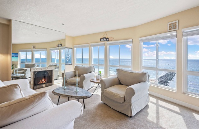 Booking Sept-Nov 2025, Relaxing Ocean Front Getaway with Views, Views, Views!