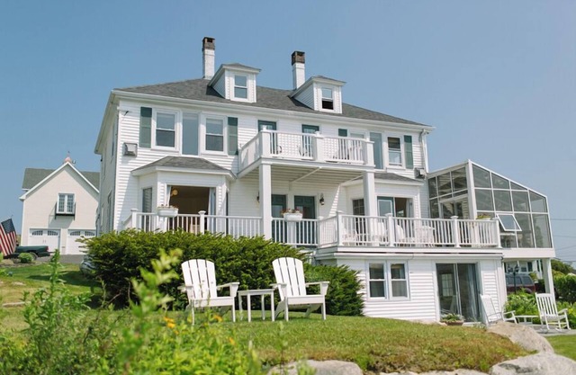 Boothbay Harbors Ocean View Garden Suite! Admiral's Quarters Room 9 - Jersey's Favorite Room!