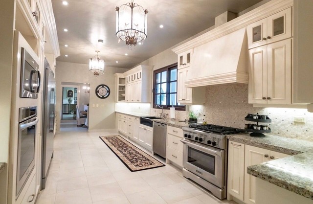 Boquete Luxury: Chic & Serene Home, Walk to Town & Amenities