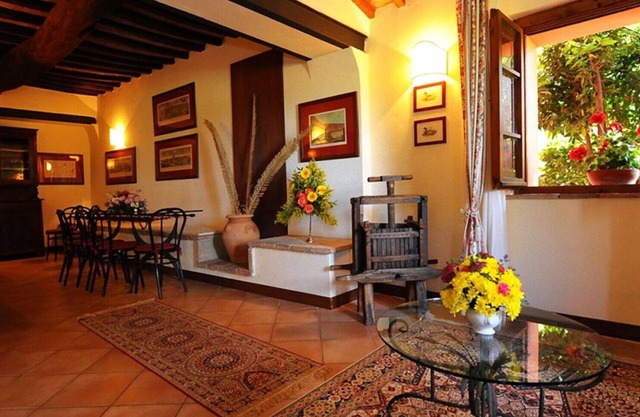 Borgo Mandoleto - Country Resort & Spa | Sunflower