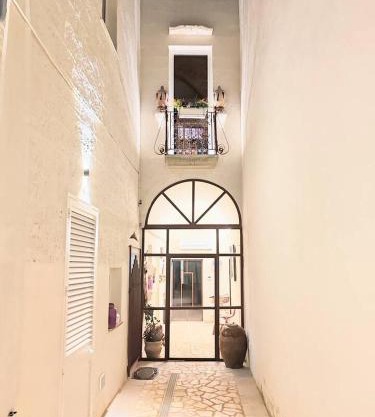 Boutique Courtyard Home & Loft with Pool & Garden