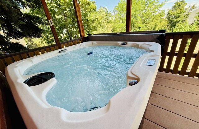 Boutique Estate - Hot Tub | Firepit | Fam Fun